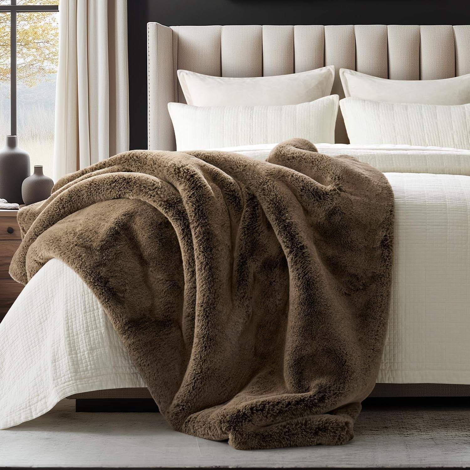 EVERGRACEHOME Luxury Soft Faux Chinchilla Fur Throw Blanket for Couch, Warm Thick Heavy Winter Throw Blanket 1220GSM for Bed, Fluffy Cozy Mink Blanket with Reversible Velvet, Brown Sable, 50"x60"